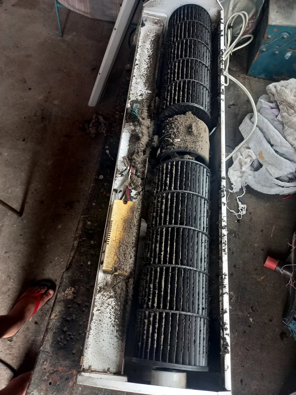 Turbina com sujeira acumulada antes da limpeza — Air Clean