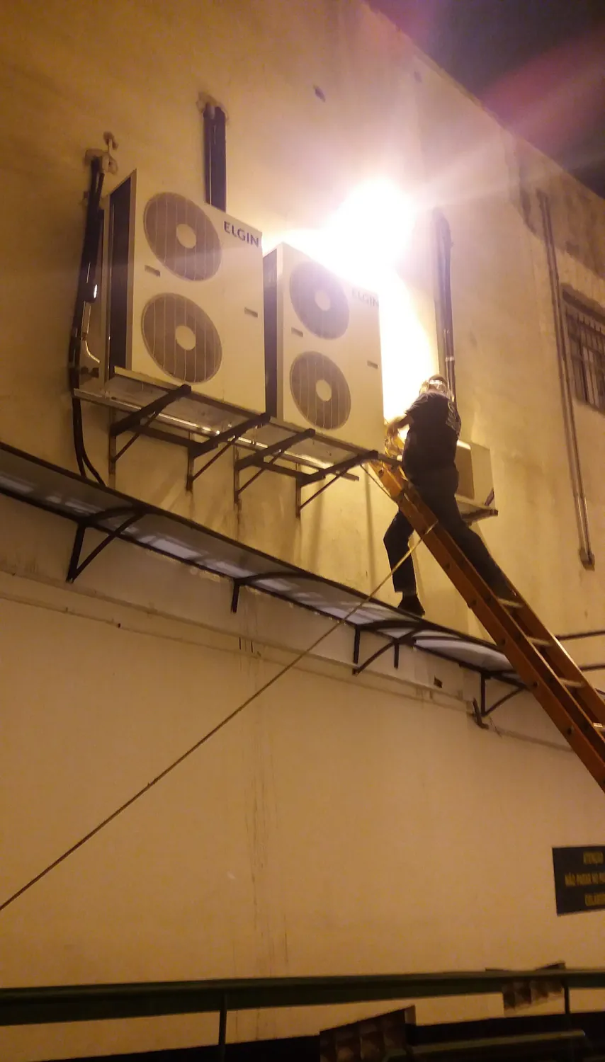 Instalação de condensadoras em altura — Air Clean