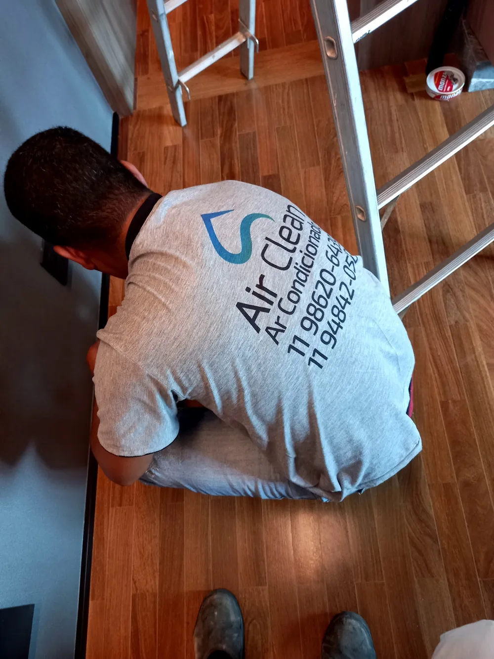 Técnico da Air Clean em atendimento — Air Clean